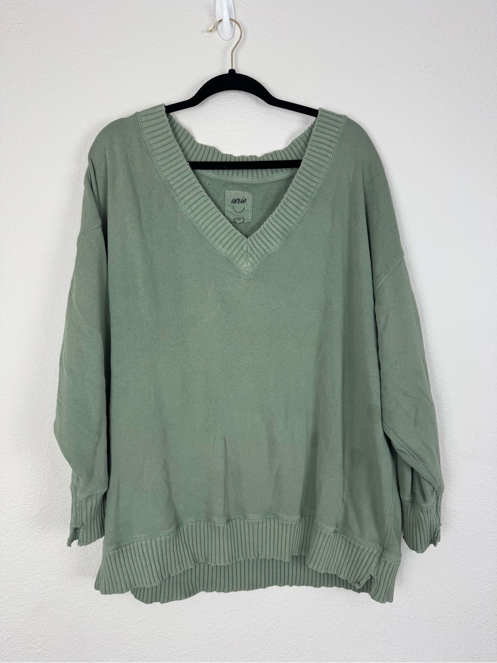 Aerie Sage green v neck sweater sweatshirt pullover